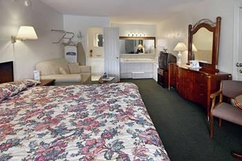 Newport News Inn Room photo